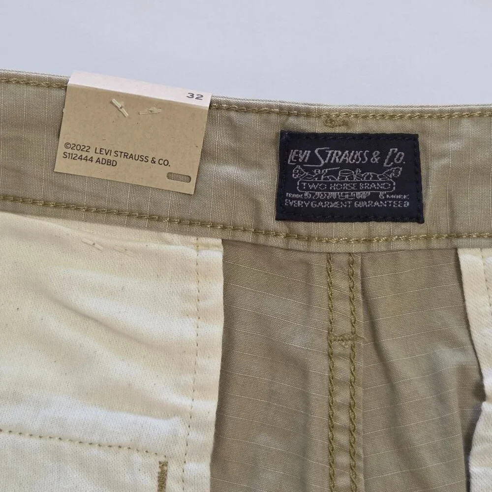 Levi’s Carrier Khaki 100% Cotton Cargo Shorts, Men’s Size 32, NWT